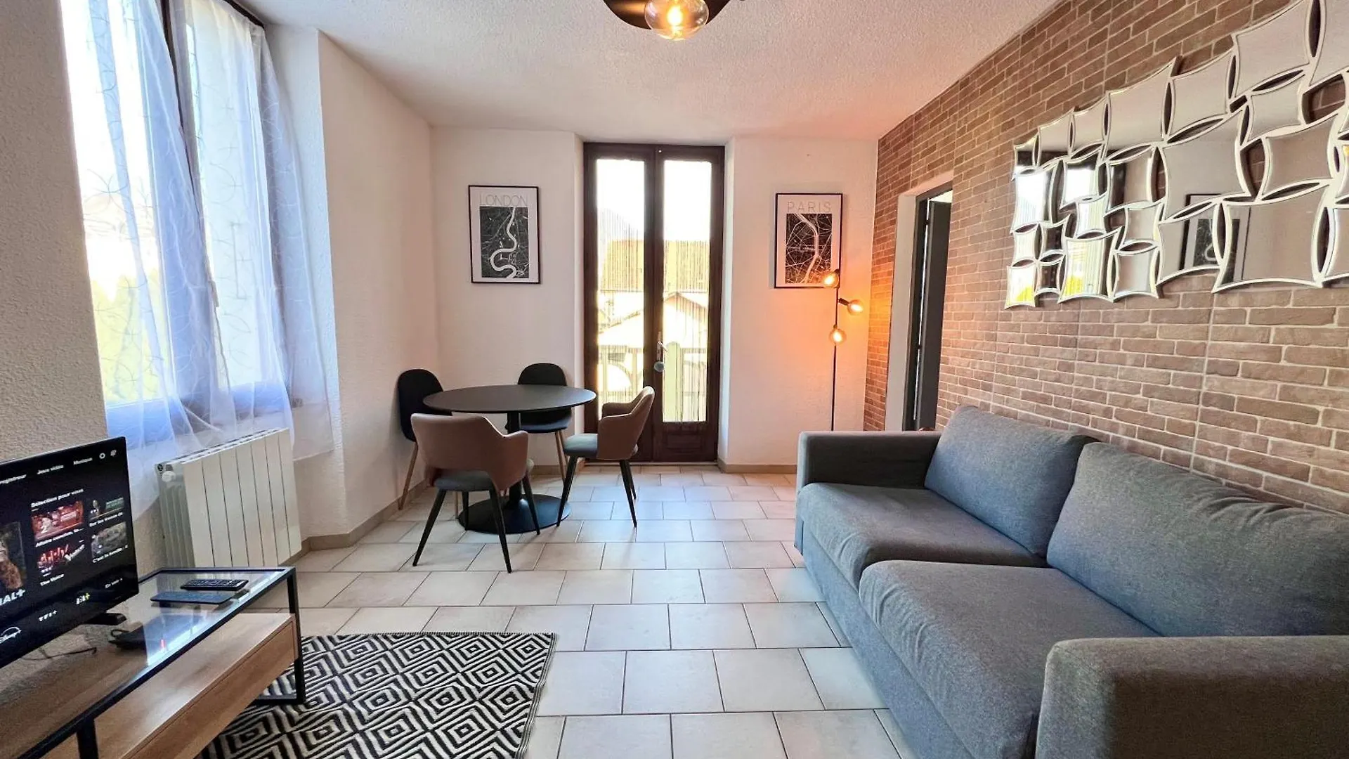 Spacieux T2 Avec Balcon Cluses France
