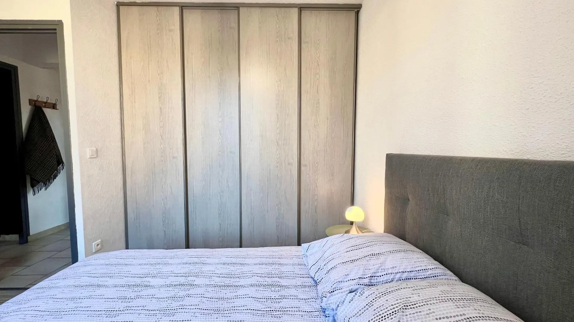 Apartment Spacieux T2 Avec Balcon Cluses France