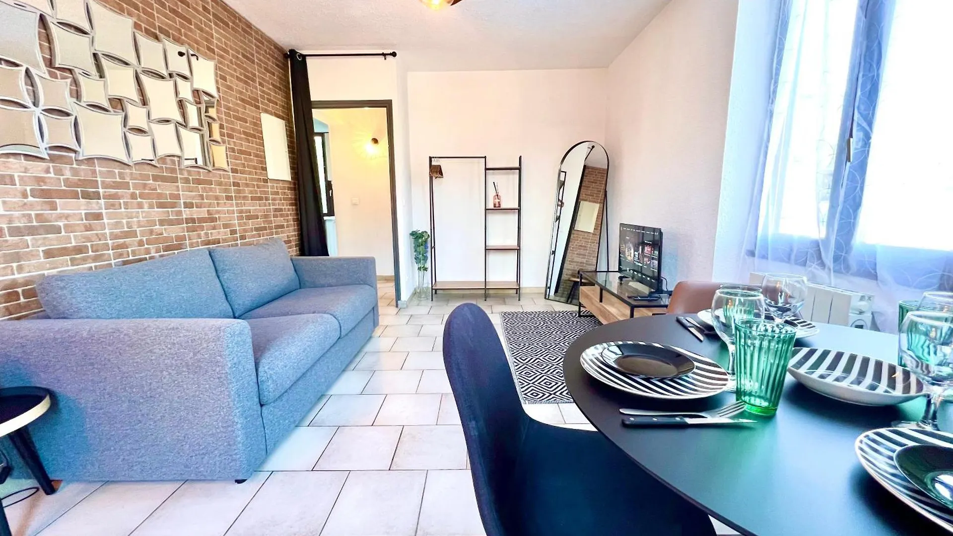 Apartment Spacieux T2 Avec Balcon Cluses