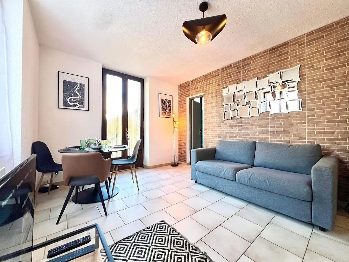Apartment Spacieux T2 Avec Balcon Cluses