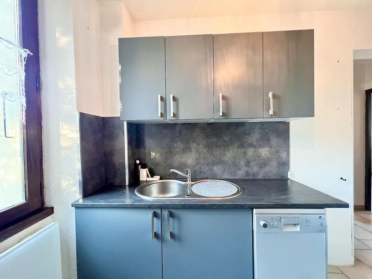 Apartment Spacieux T2 Avec Balcon Cluses France