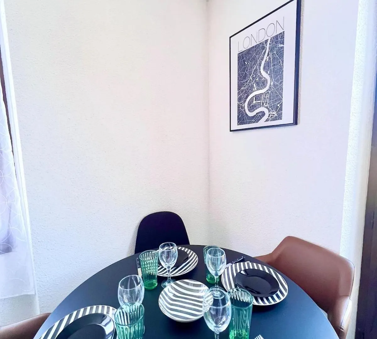 Apartment Spacieux T2 Avec Balcon Cluses