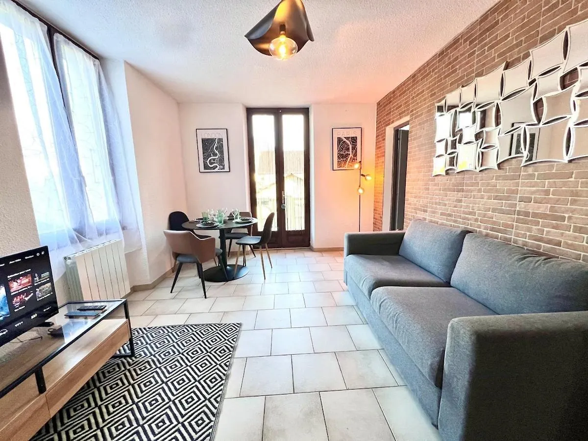Spacieux T2 Avec Balcon Cluses 0*,